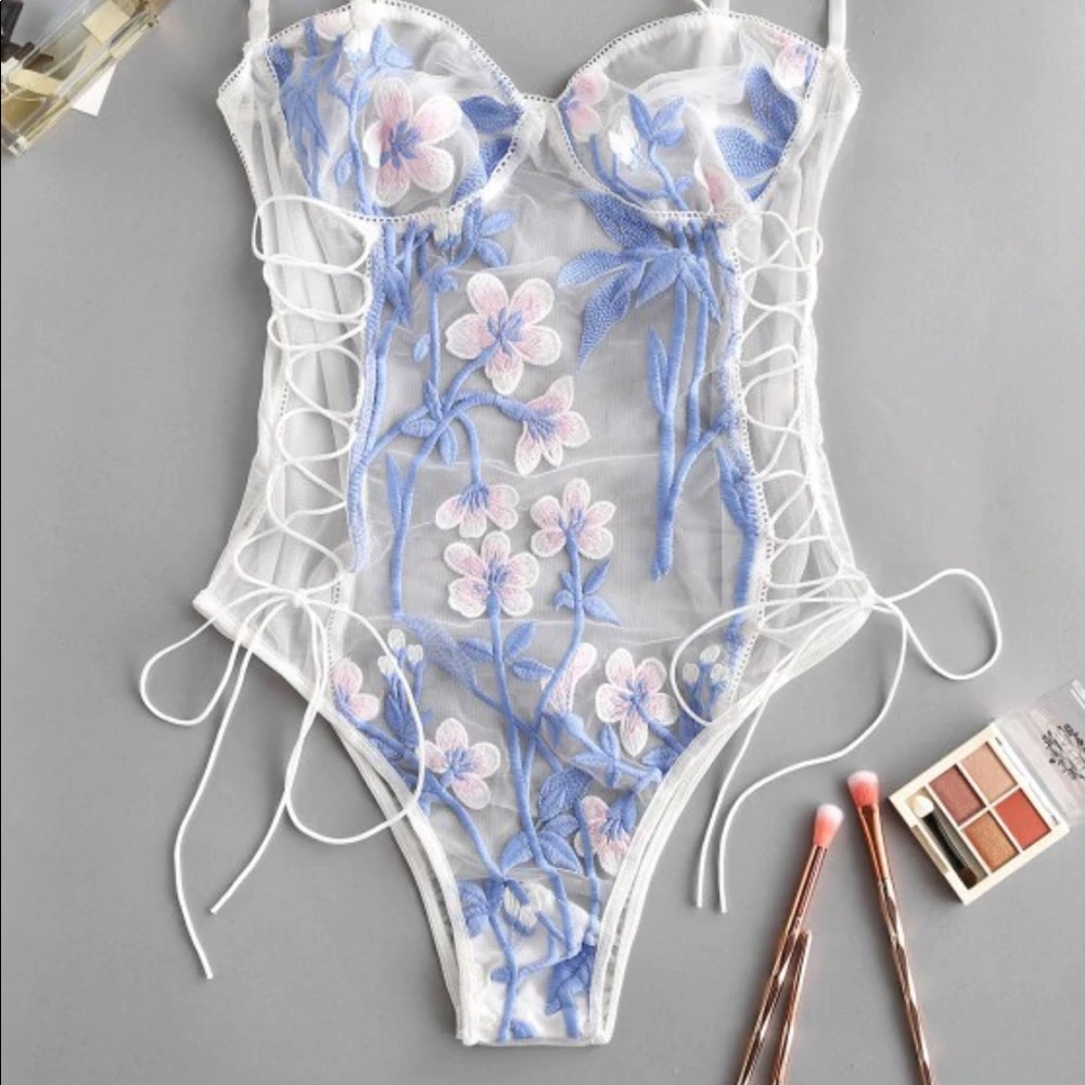White lace floral detail bodysuit
